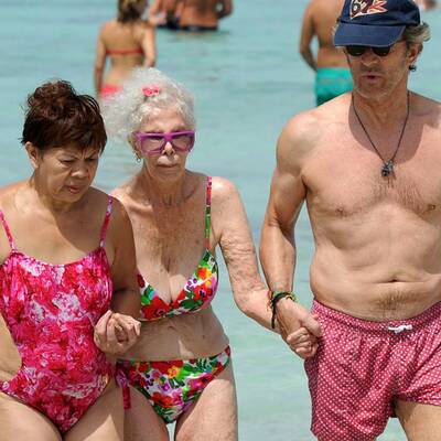 Herzogin von Alba: Bikini-Urlaub mit 85
