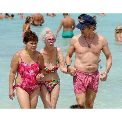Herzogin von Alba: Bikini-Urlaub mit 85