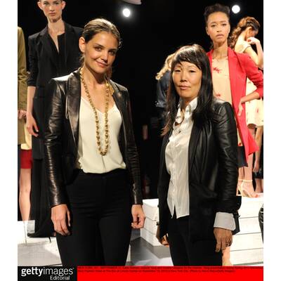 Katie Holmes debütiert bei New York Fashion Week als Modedesignerin