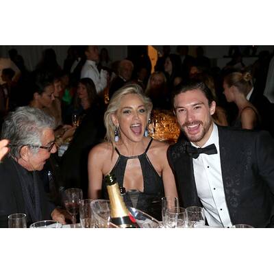 Sharon Stone in Turtel-Stimmung bei der amfAR-Gala in Mailand