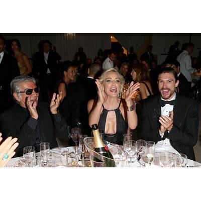 Sharon Stone in Turtel-Stimmung bei der amfAR-Gala in Mailand