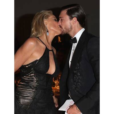 Sharon Stone in Turtel-Stimmung bei der amfAR-Gala in Mailand