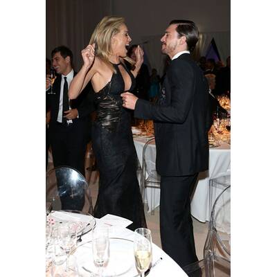 Sharon Stone in Turtel-Stimmung bei der amfAR-Gala in Mailand