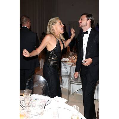 Sharon Stone in Turtel-Stimmung bei der amfAR-Gala in Mailand