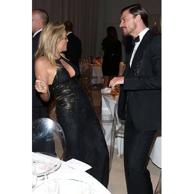 Sharon Stone in Turtel-Stimmung bei der amfAR-Gala in Mailand