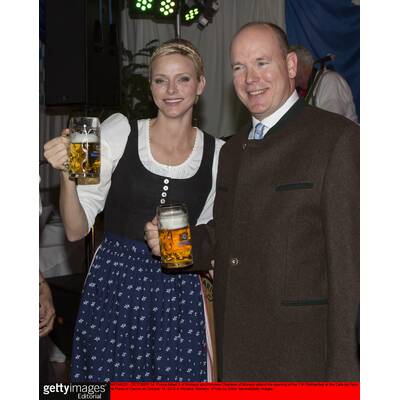 Die Fürstin in fescher Tracht