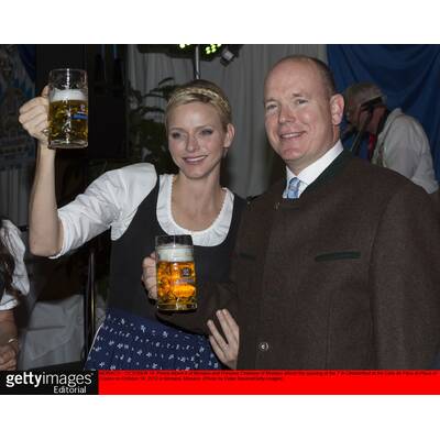 Die Fürstin in fescher Tracht