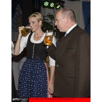 Die Fürstin in fescher Tracht