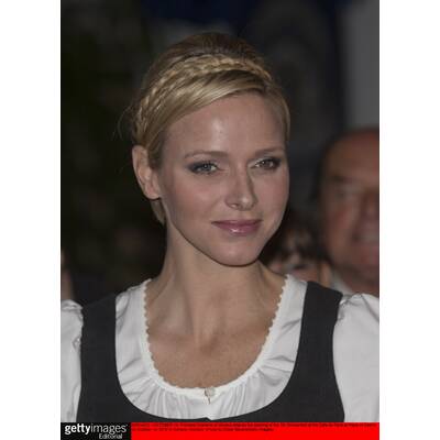 Die Fürstin in fescher Tracht