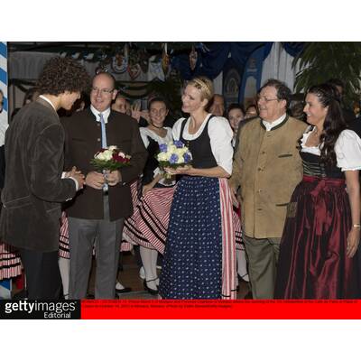 Die Fürstin in fescher Tracht