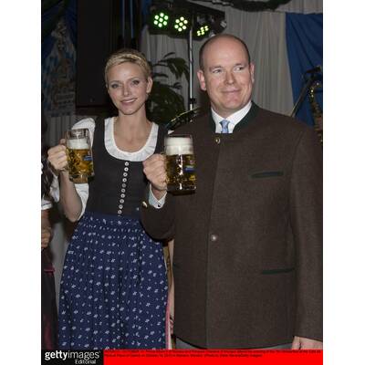 Die Fürstin in fescher Tracht