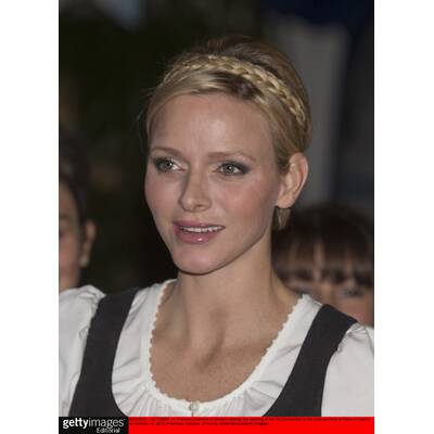 Die Fürstin in fescher Tracht