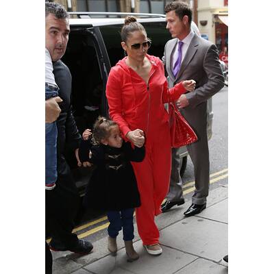 Jennifer Lopez & Casper Smart unterwegs in London