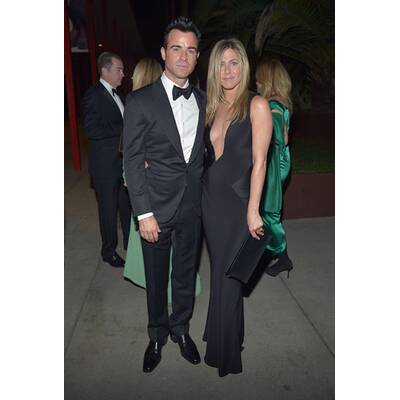 Jennifer Aniston protzt mit Mörder-Ausschnitt & Liebes-Klunker