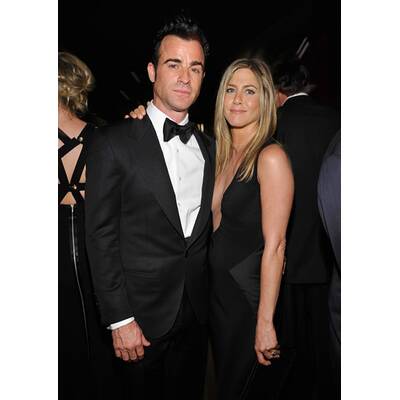 Jennifer Aniston protzt mit Mörder-Ausschnitt & Liebes-Klunker