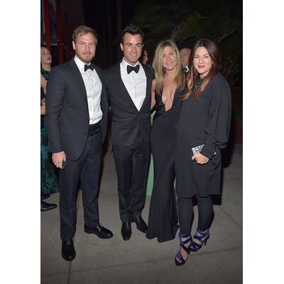 Jennifer Aniston protzt mit Mörder-Ausschnitt & Liebes-Klunker