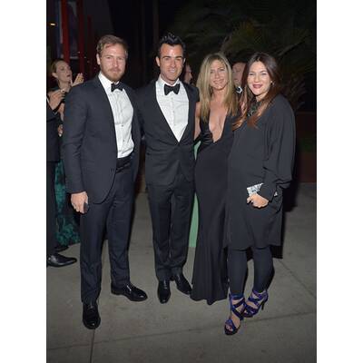 Jennifer Aniston protzt mit Mörder-Ausschnitt & Liebes-Klunker
