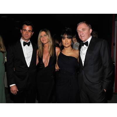 Jennifer Aniston protzt mit Mörder-Ausschnitt & Liebes-Klunker