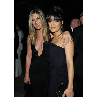 Jennifer Aniston protzt mit Mörder-Ausschnitt & Liebes-Klunker