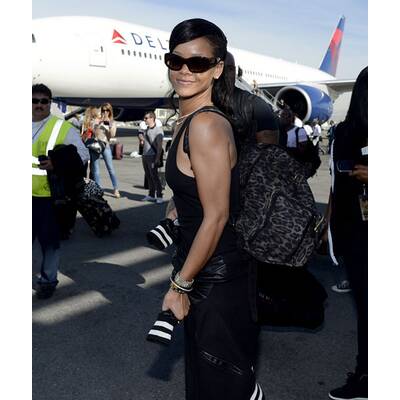 Rihanna fliegt mit Fans und Journalisten um die Welt