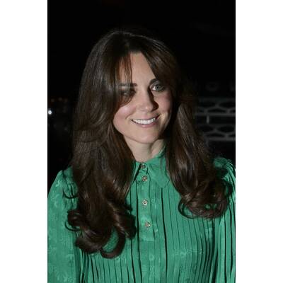 Kate im 80er Jahre Stil & Retro-Kleid 