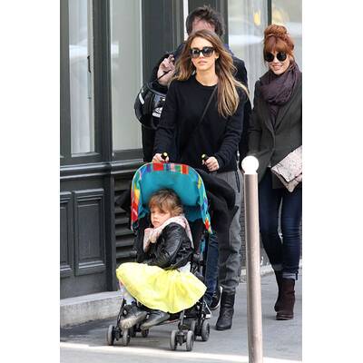 Jessica Alba strawanzt mit Tochter durch Paris 