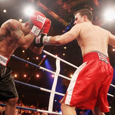 Beim Sat1.-Promiboxen 2013 gab's am 8.März was auf die Mütze. 