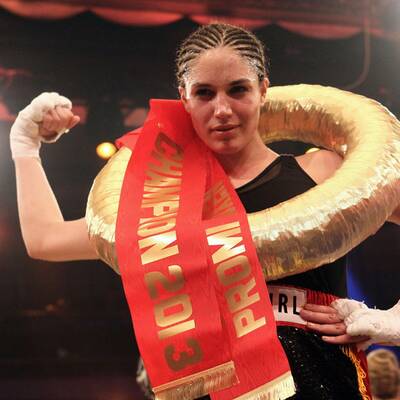 Beim Sat1.-Promiboxen 2013 gab's am 8.März was auf die Mütze. 