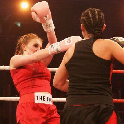 Beim Sat1.-Promiboxen 2013 gab's am 8.März was auf die Mütze. 