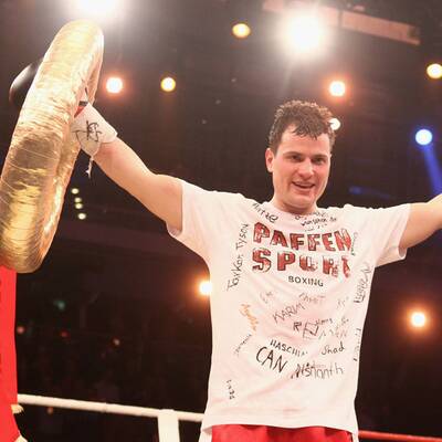 Beim Sat1.-Promiboxen 2013 gab's am 8.März was auf die Mütze. 