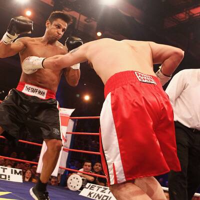 Beim Sat1.-Promiboxen 2013 gab's am 8.März was auf die Mütze. 