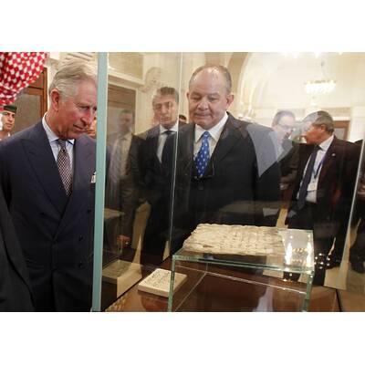 Charles & Camilla besuchen die schöne Königin Rania