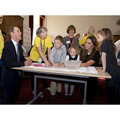 Kate kinderlieb: Sie übt schon fürs Baby