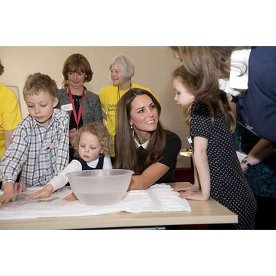 Kate kinderlieb: Sie übt schon fürs Baby