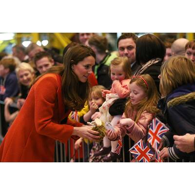 Herzogin lernt Kate-Puppe kennen