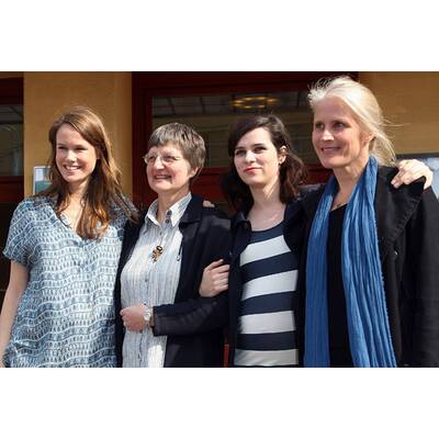 Nora Tschirner zeigt Babybauch