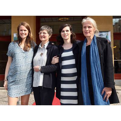 Nora Tschirner zeigt Babybauch