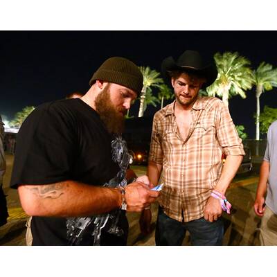 Ashton Kutcher als Cowboy auf Musikfestival 