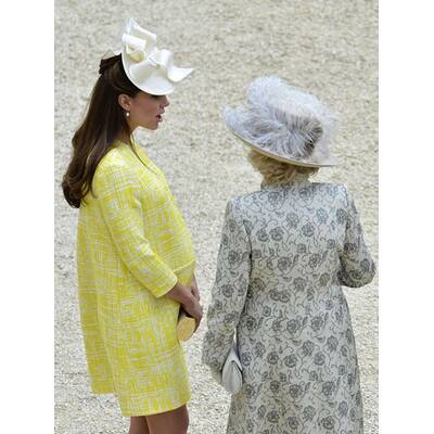Strahlende Kate verzaubert bei Gartenfest der Queen
