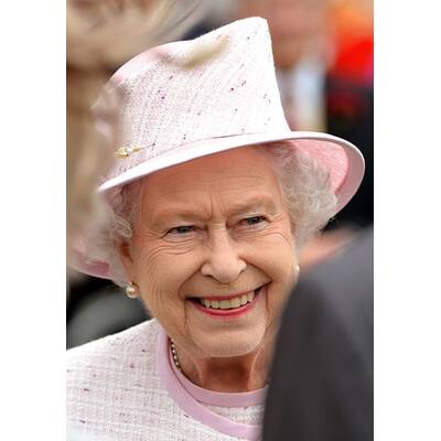 Strahlende Kate verzaubert bei Gartenfest der Queen