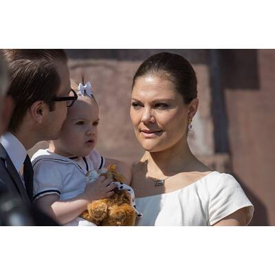 Mini-Prinzessin Estelle verzaubert am schwedischen Nationalfeiertag