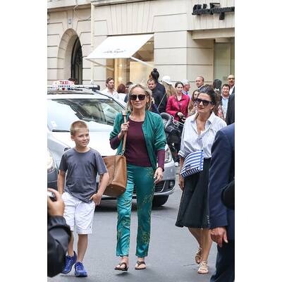 Sharon Stone zeigt, dass sie nichts darunter trägt