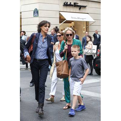 Sharon Stone zeigt, dass sie nichts darunter trägt