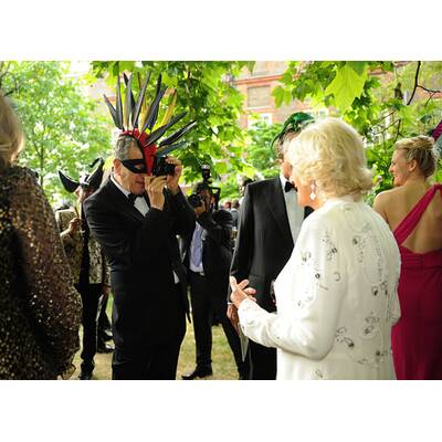 Prinz Charles, Camilla und Cara amüsieren sich prächtig