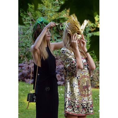 Prinz Charles, Camilla und Cara amüsieren sich prächtig