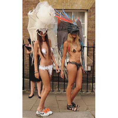 Prinz Charles, Camilla und Cara amüsieren sich prächtig