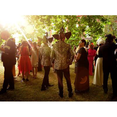 Prinz Charles, Camilla und Cara amüsieren sich prächtig