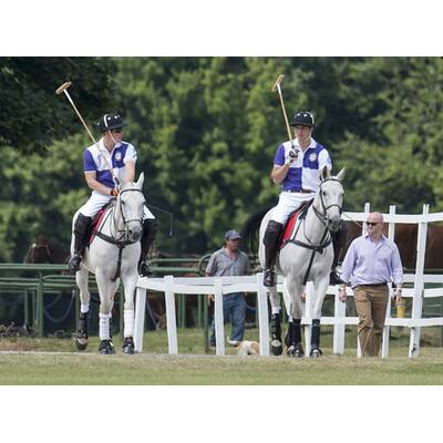 Prinz William und Prinz Harry beim Polo-Turnier