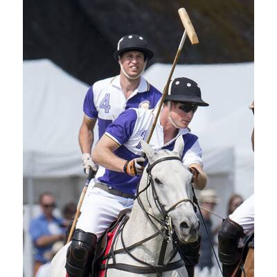 Prinz William und Prinz Harry beim Polo-Turnier