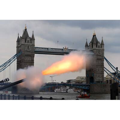 41 Salutschüsse zu Ehren des kleinen Prinzen